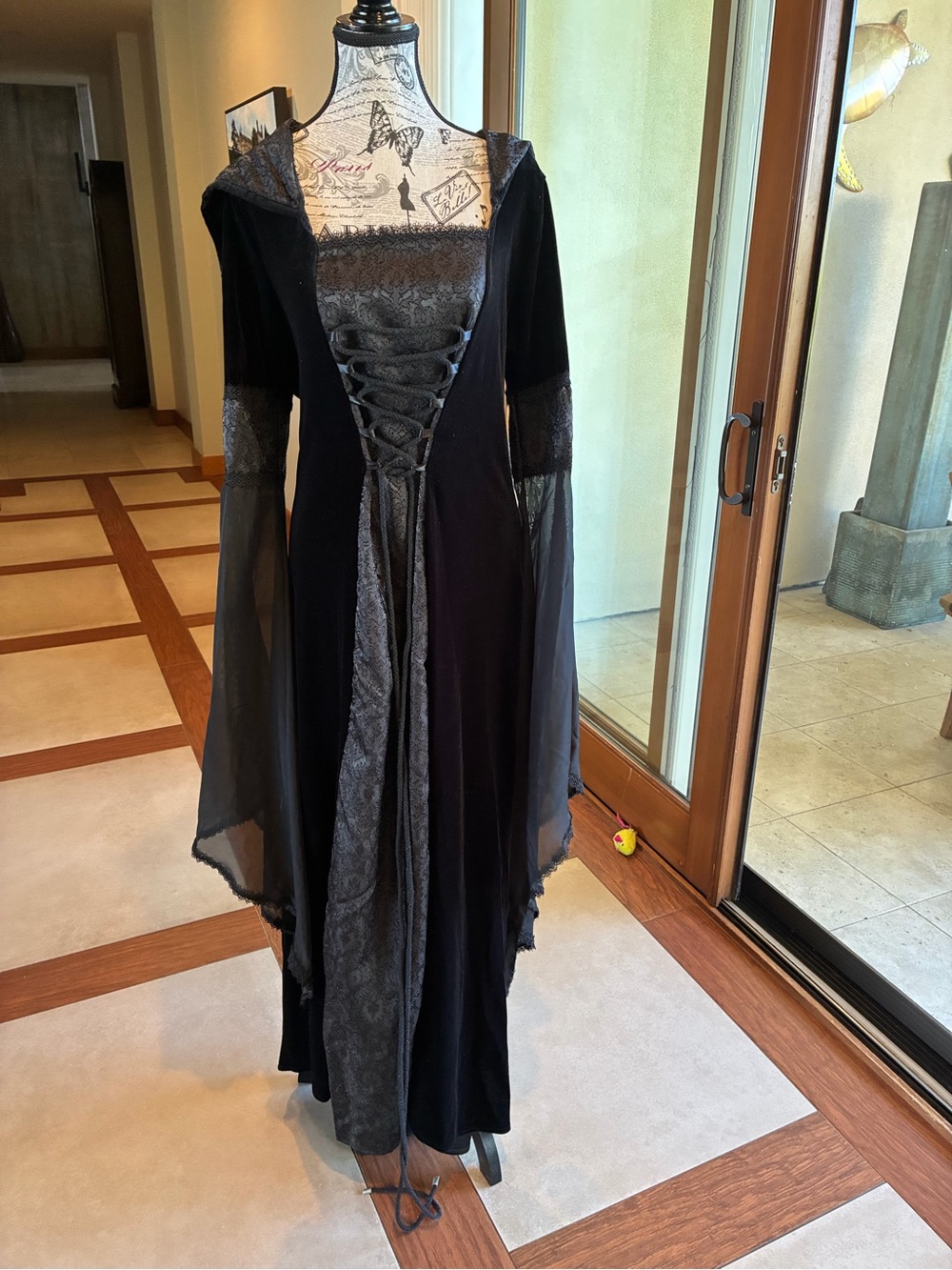 Costume: Black Gothic Lace-Up Velvet Dress -
